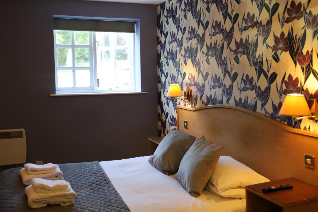 The Red Lion & Cellar Room, *
